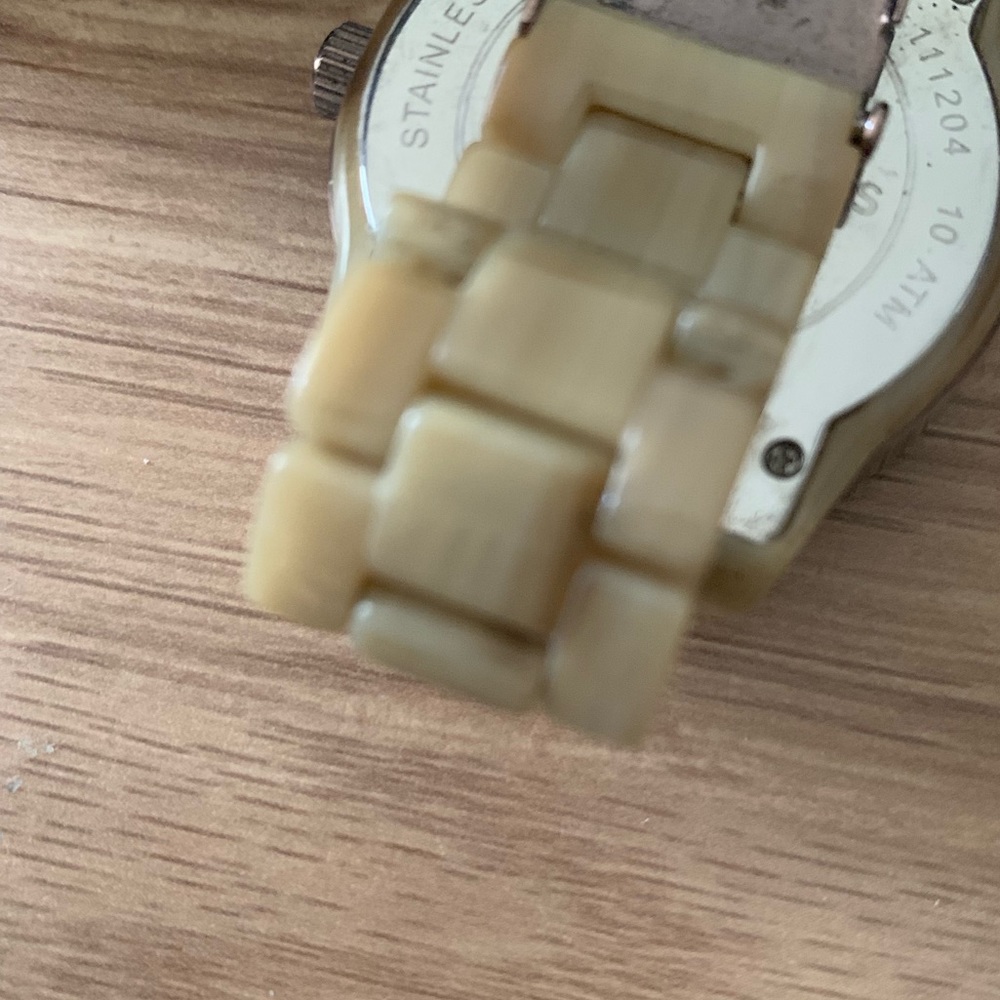 Michael Michael Kors mother of pearl watch used - Picture 2 of 4